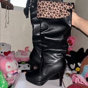 Elegant Black Heeled Boots with Leopard Print Cuff 🖤🐆 cutesy .